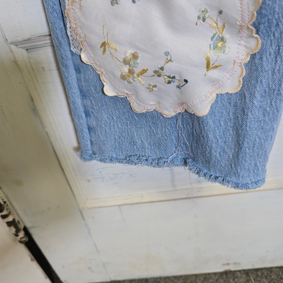 Upcycled Abercrombie womens jeans lace doilies appliques‎ raw hem 25/0 - Picture 5 of 11